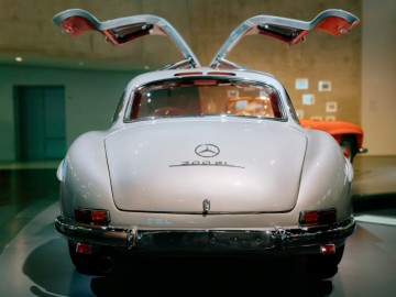  Mercedes 300 SL Coup&eacute; - Legendarny  Gullwing